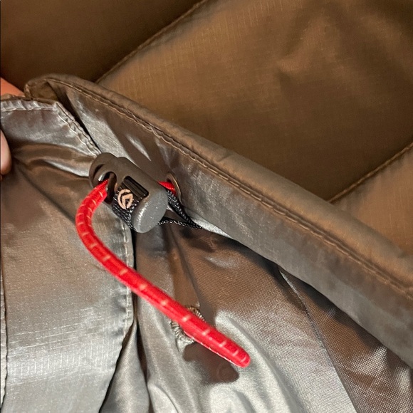 The North Face Women's Gray Quilted Down Puffer Jacket. Outdoor adventure size M - Picture 7 of 16